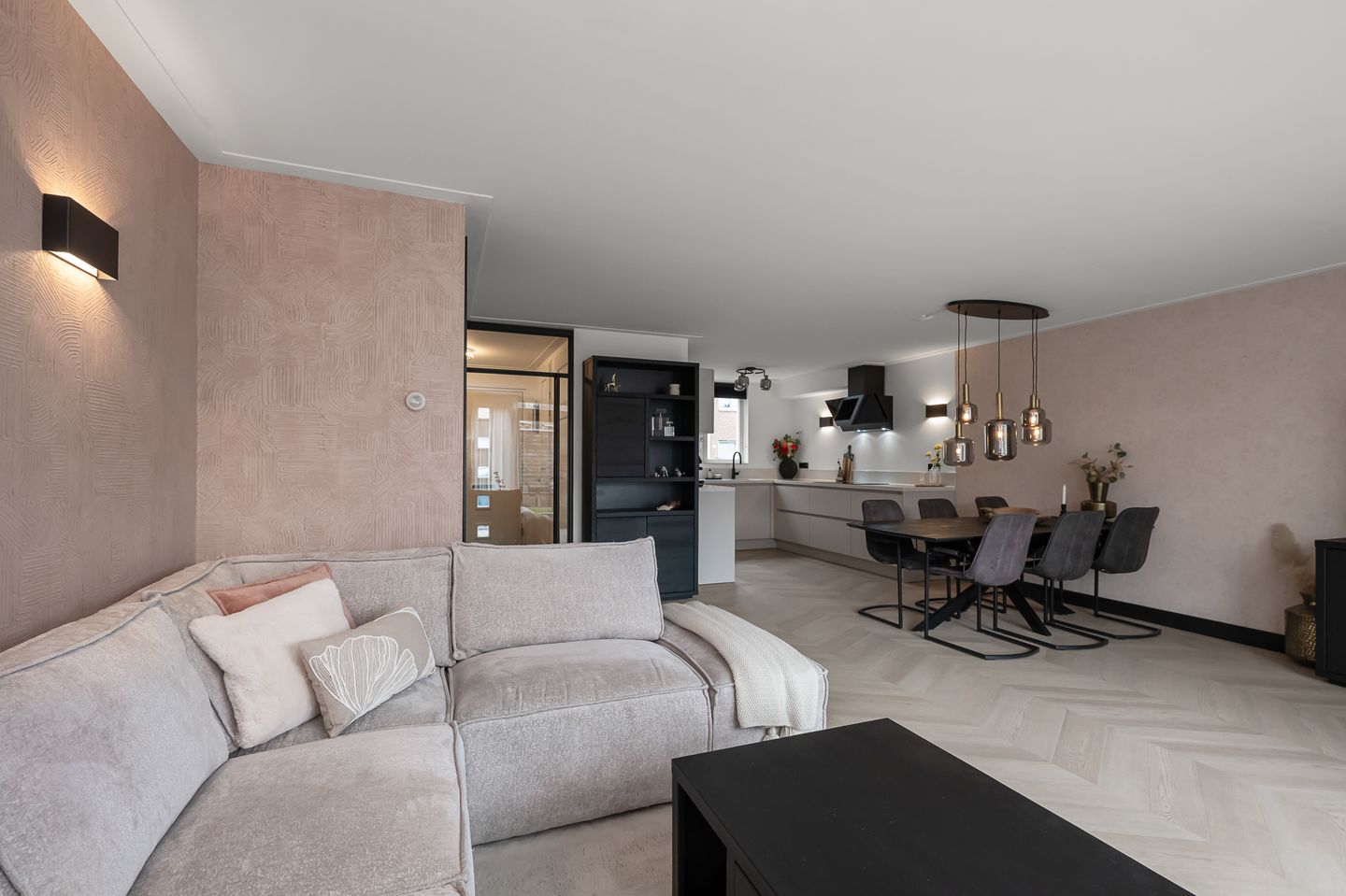 Photo 4 of Blauwe Ring 75