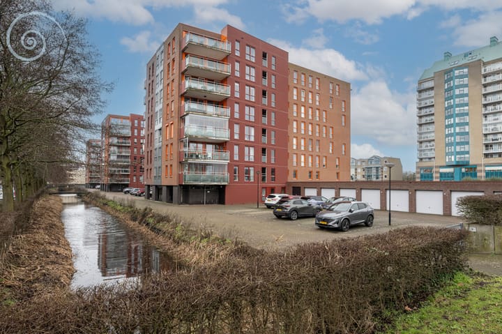 Photo 26 of Waterlinze 50