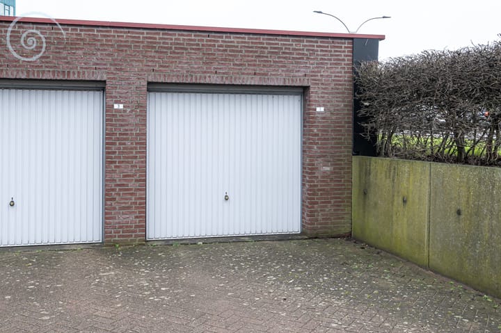 Photo 27 of Waterlinze 50