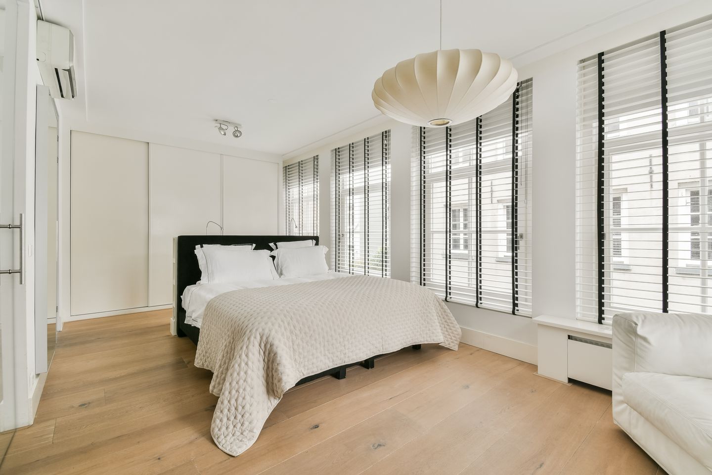 Foto 10 van Lange Leidsedwarsstraat 105-2