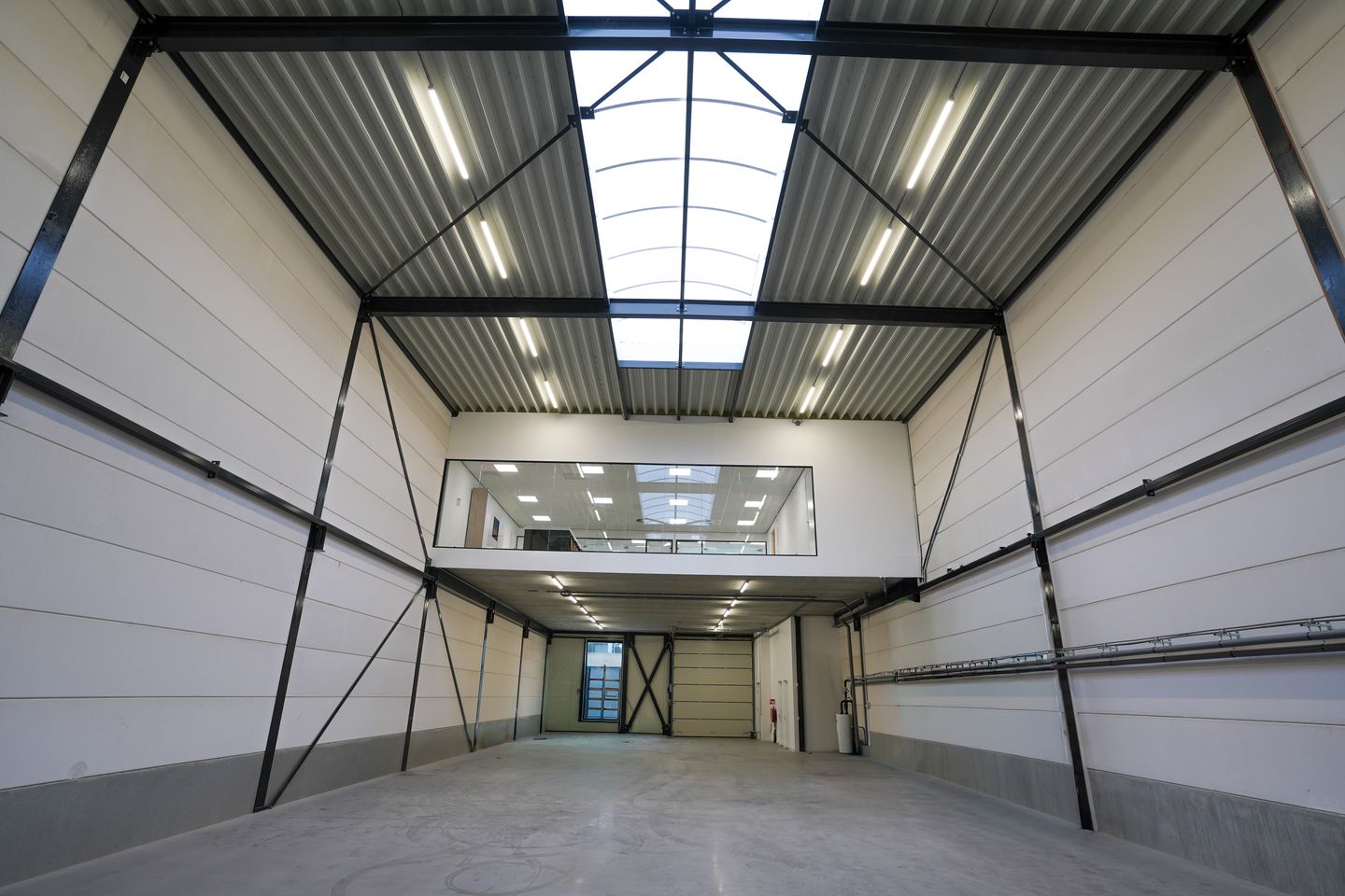 View photo 1 of Merwedeweg 4-B2