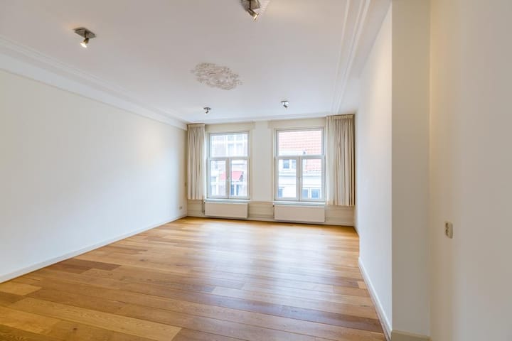 Photo 2 of Noordeinde 36-B