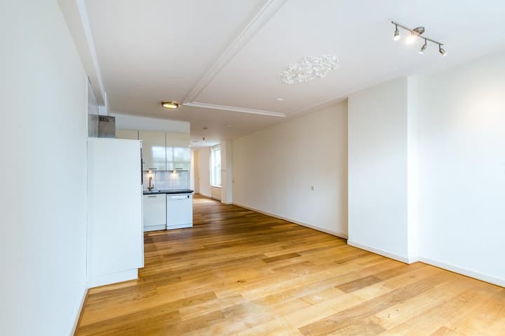 Photo 11 of Noordeinde 36-B