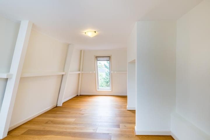 Photo 15 of Noordeinde 36-B