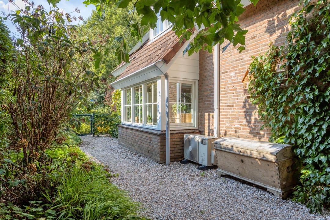 Photo 38 of Wethouder Arntzstraat 40-A