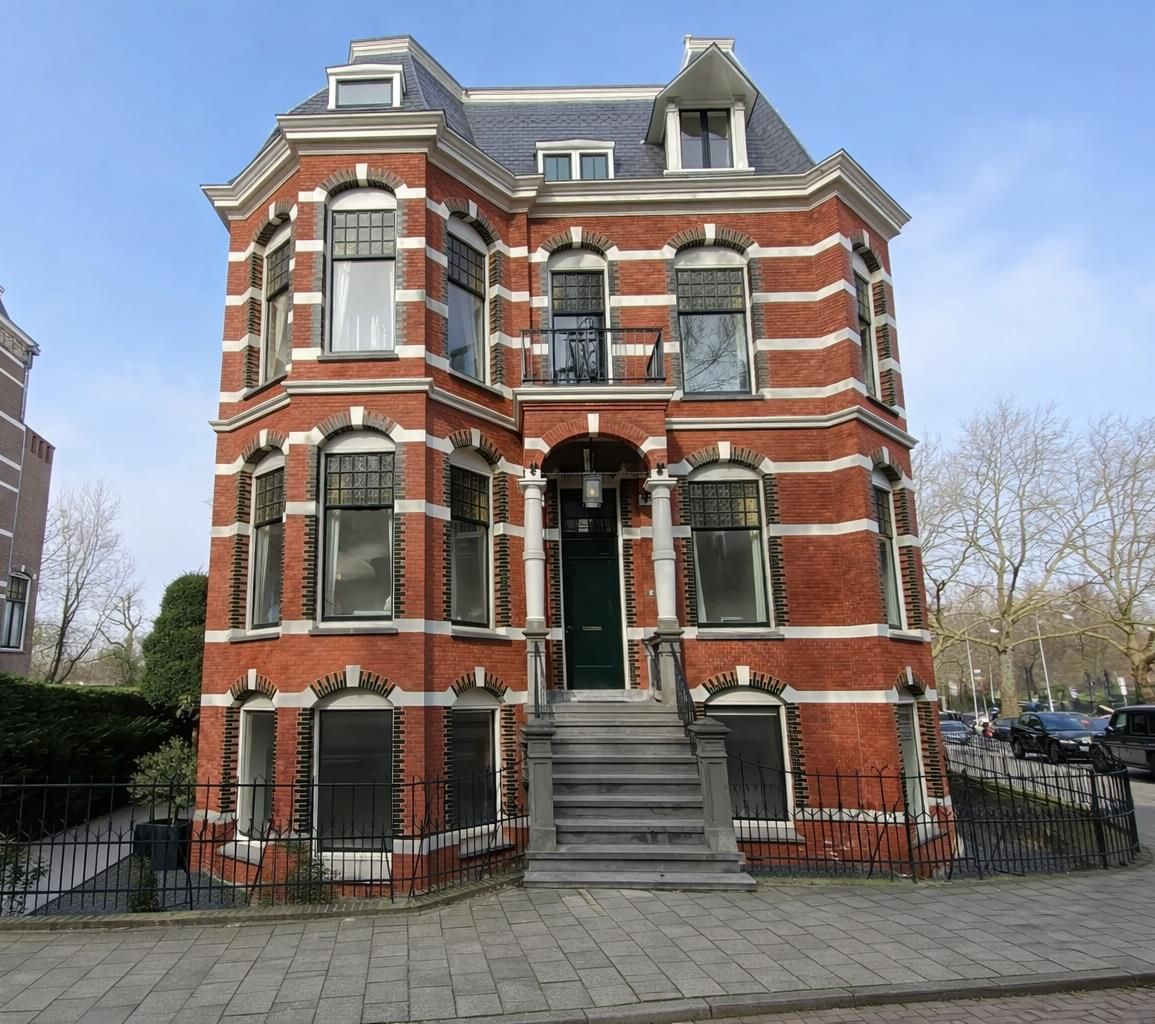 View photo 1 of Van Eeghenstraat 82