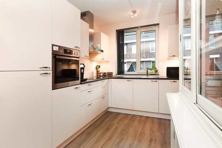 Photo 3 of Maria van Oosterwijckstraat 16