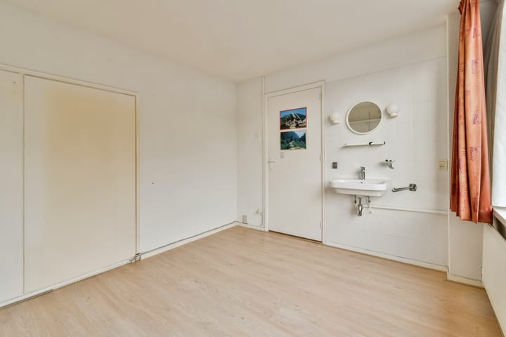 Photo 14 of Willibrorduslaan 49