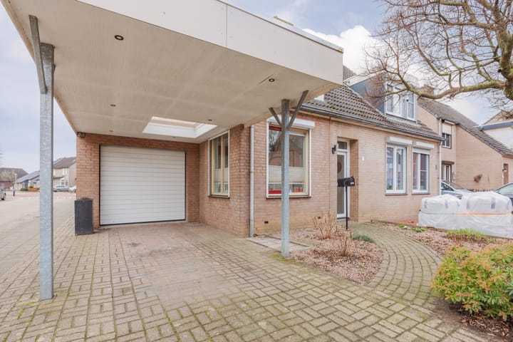 Foto 39 van van Aldenbruggenstraat 1