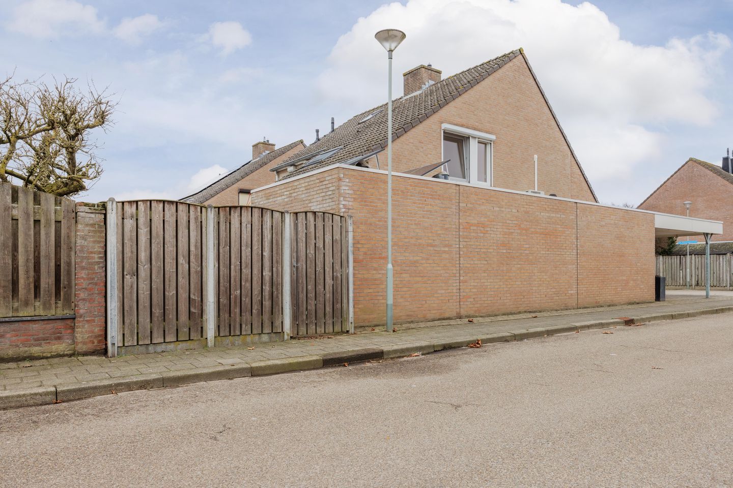 Foto 40 van van Aldenbruggenstraat 1