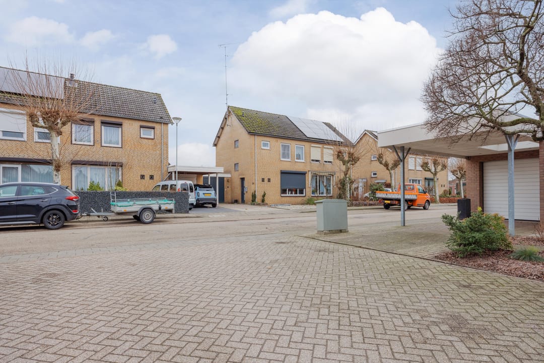 Foto 41 van van Aldenbruggenstraat 1