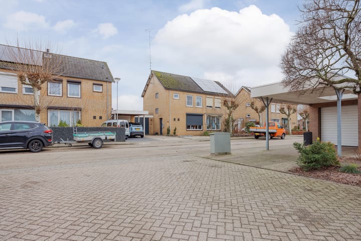 Foto 41 van van Aldenbruggenstraat 1