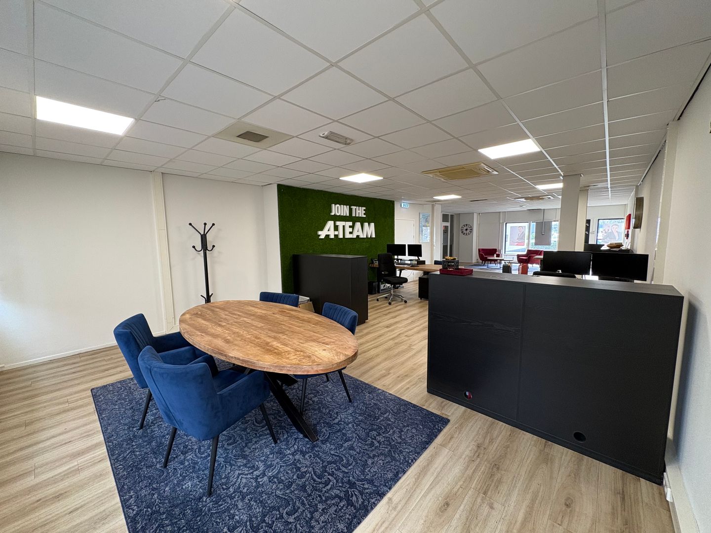 View photo 4 of Winkelcentrum Woensel 84-R