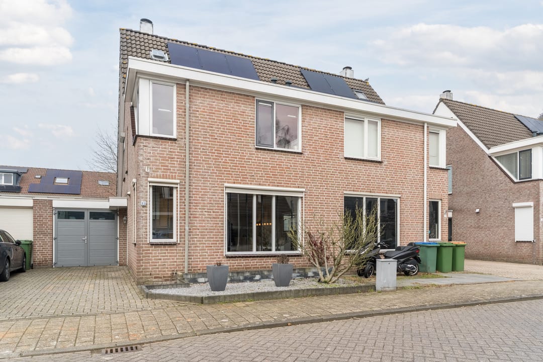 Photo 1 of Louise Stratenusstraat 11