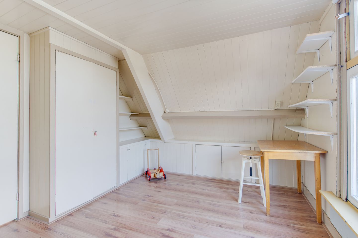 Photo 34 of Spoorstraat 9