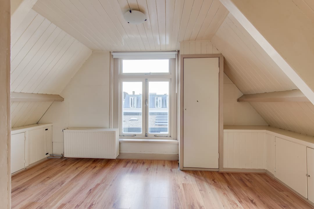 Photo 37 of Spoorstraat 9