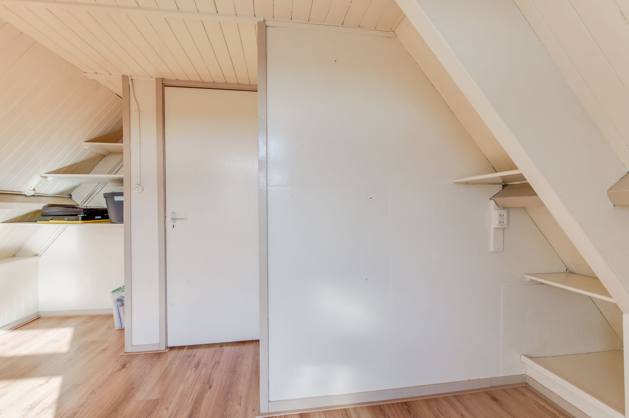 Photo 39 of Spoorstraat 9
