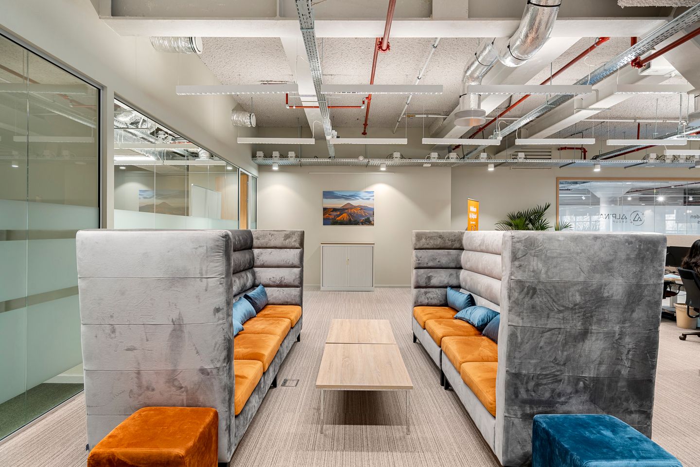 Bekijk foto 3 van Velperplein 23-25