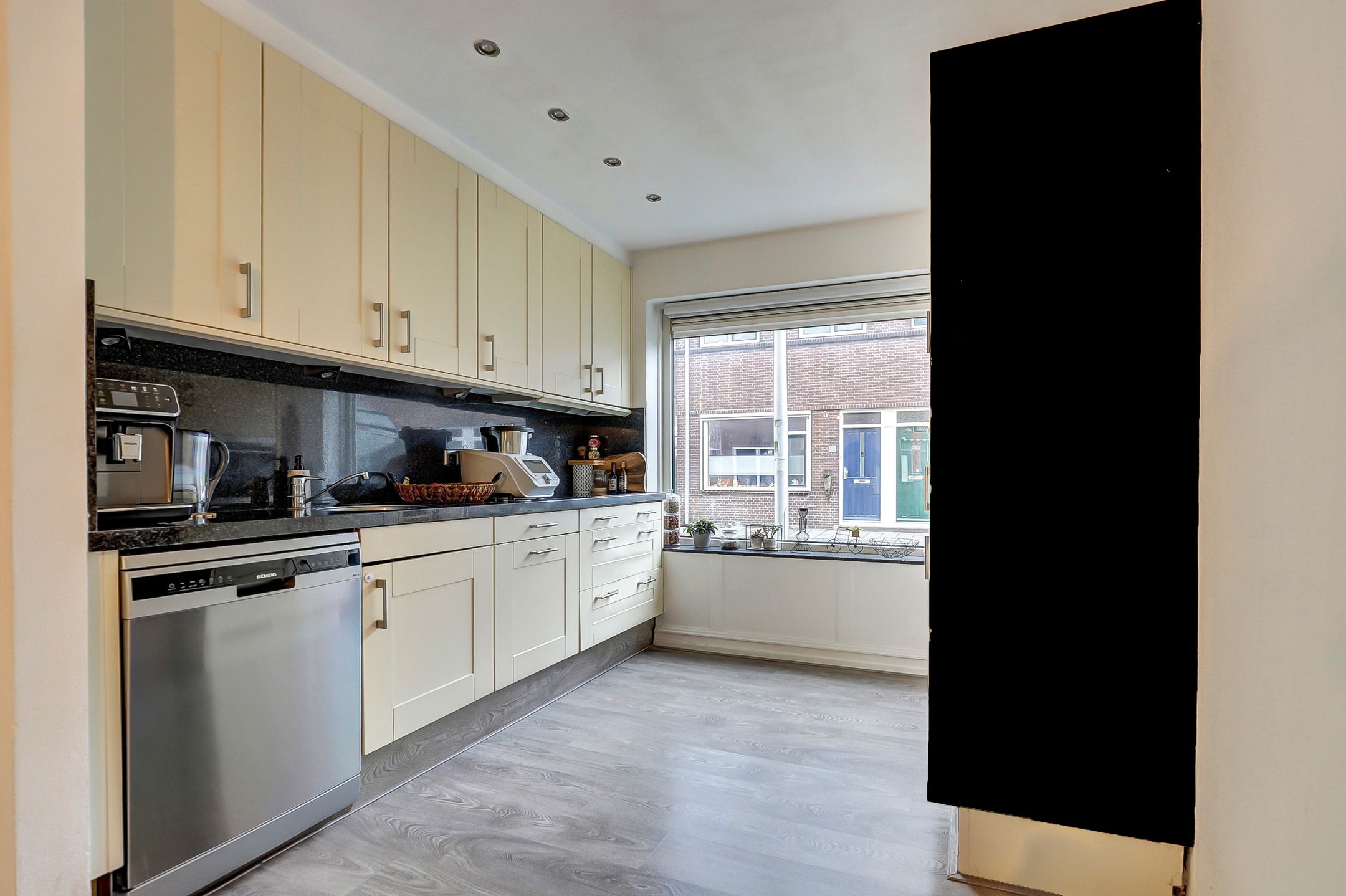 Photo 9 of De Genestetstraat 25