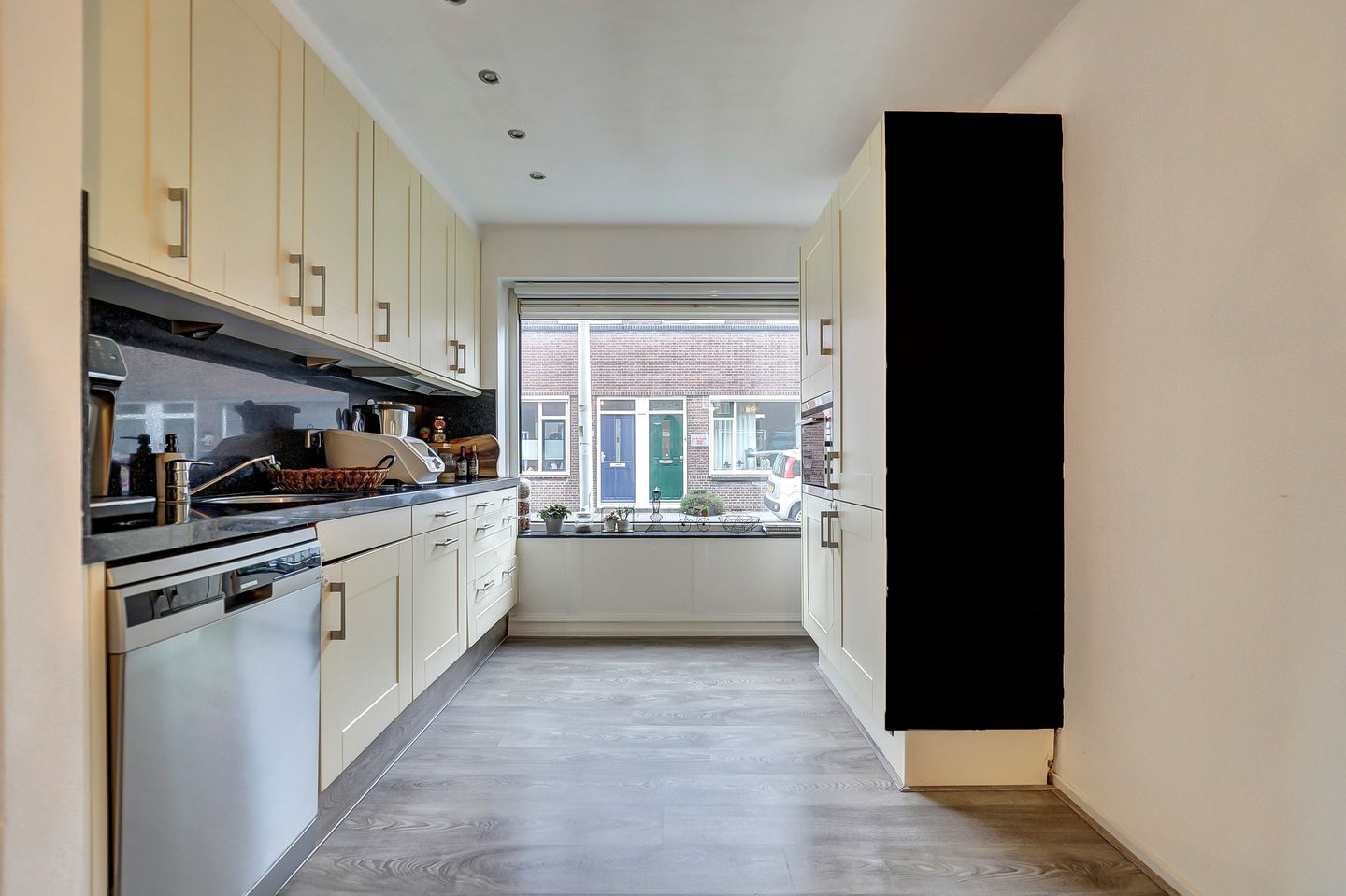 Photo 10 of De Genestetstraat 25