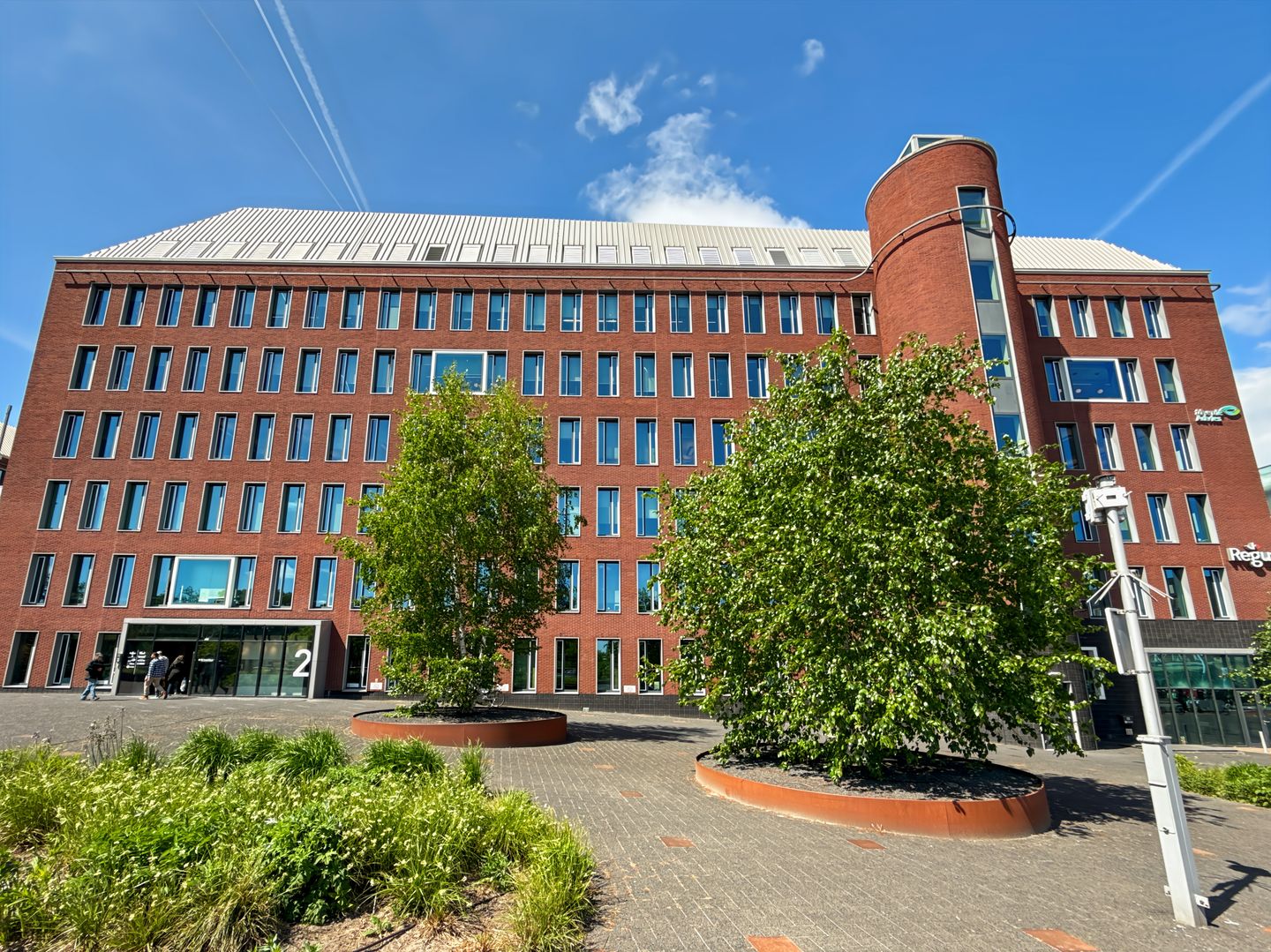 Bekijk foto 3 van Willemsplein 2