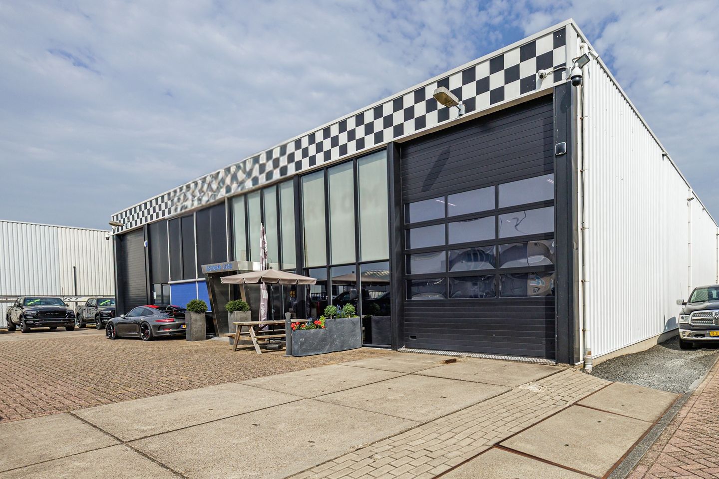 View photo 3 of J. van der Heydenstraat 2