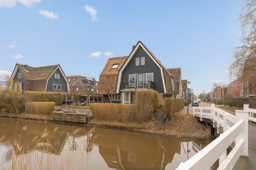 Photo 1 of Schoeimes 10