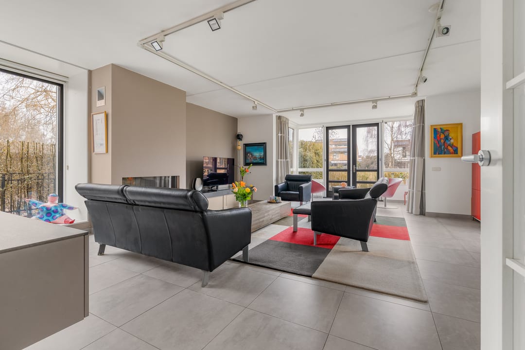 Photo 8 of Schoeimes 10