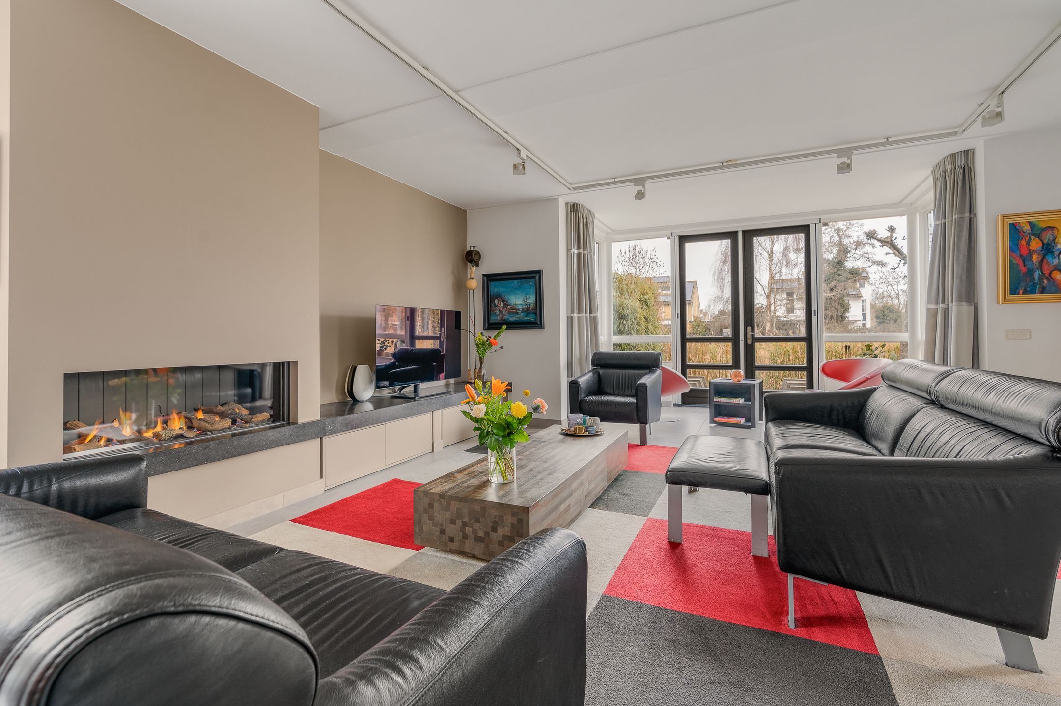 Photo 9 of Schoeimes 10