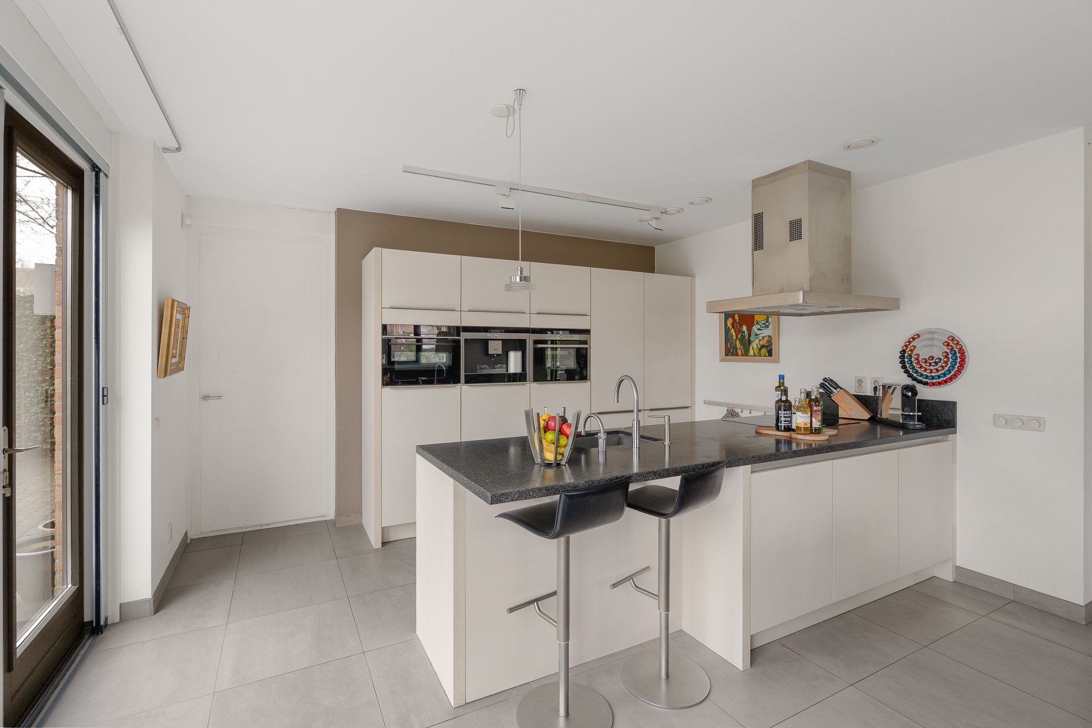 Photo 12 of Schoeimes 10