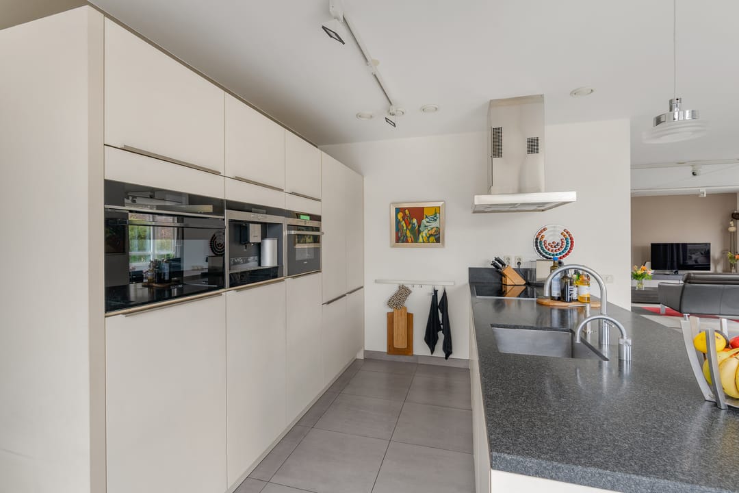 Photo 13 of Schoeimes 10