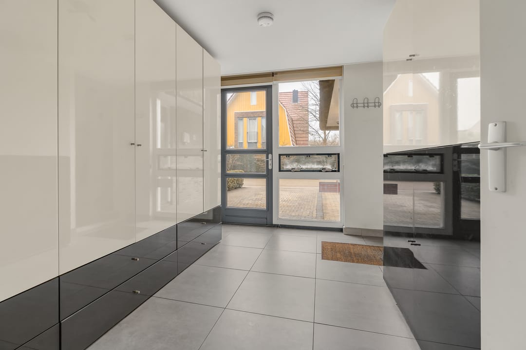 Photo 16 of Schoeimes 10