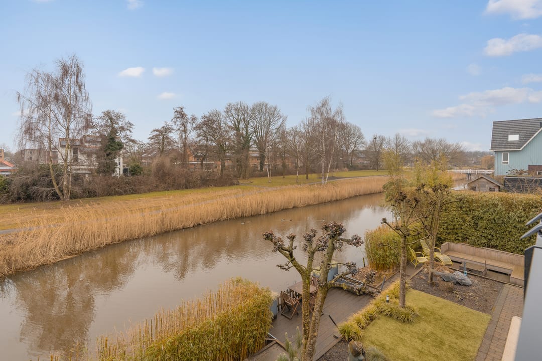 Photo 32 of Schoeimes 10