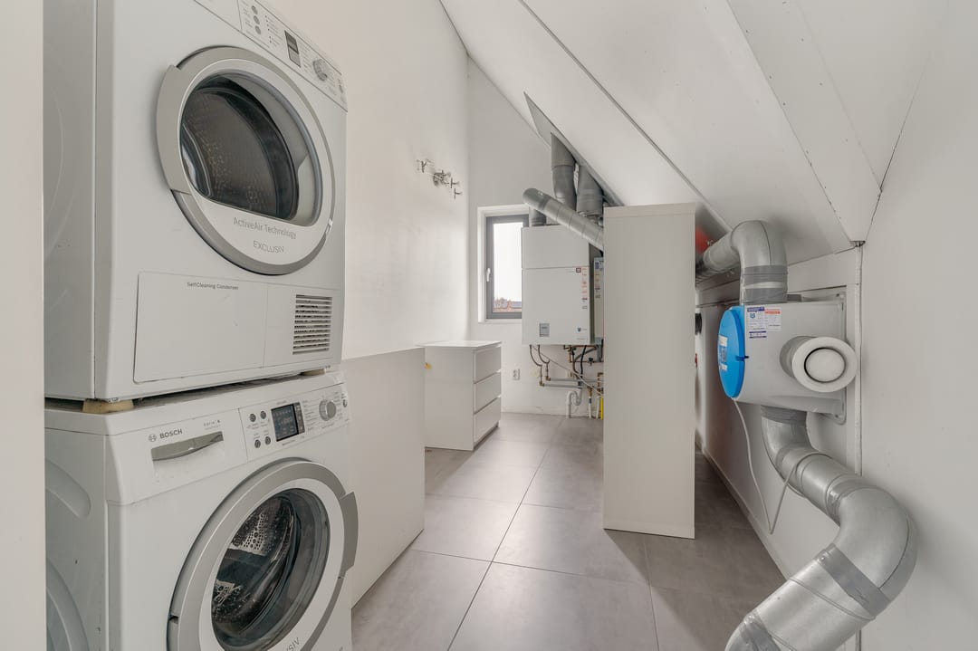 Photo 37 of Schoeimes 10