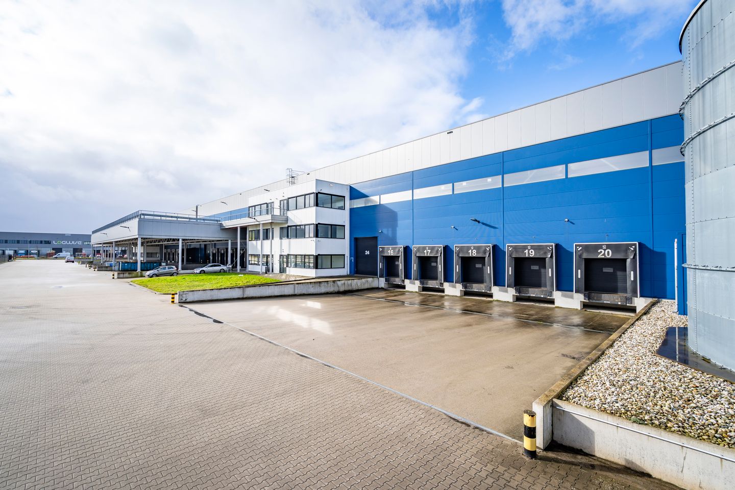 View photo 2 of Conakryweg 2-D