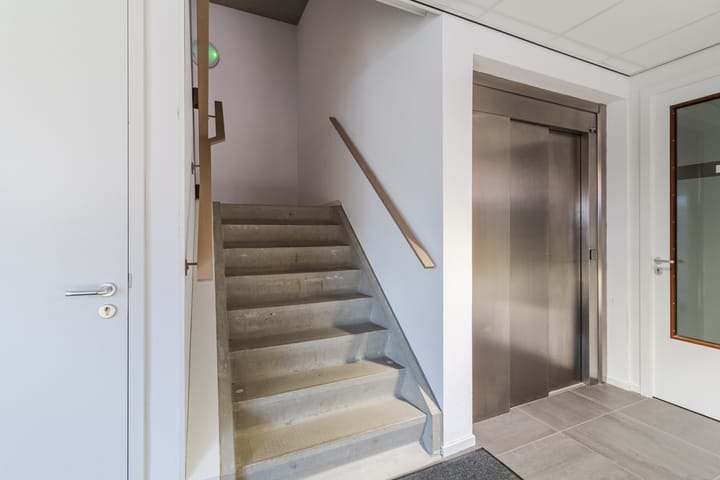 Photo 5 of Prins Bernhardstraat 1-H