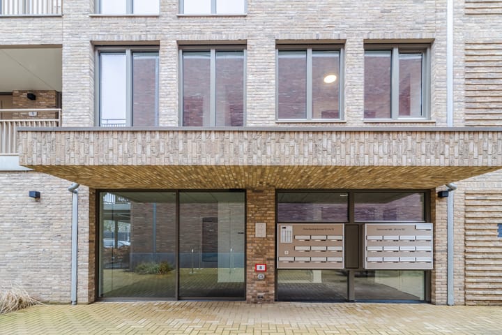 Photo 4 of Prins Bernhardstraat 1-H