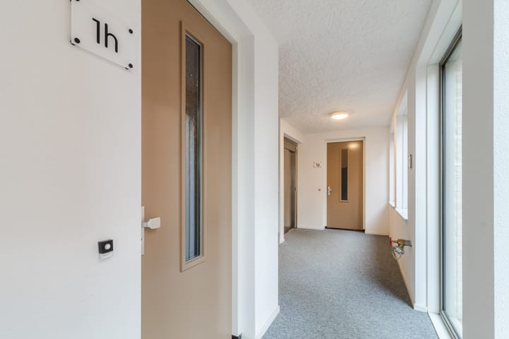 Photo 6 of Prins Bernhardstraat 1-H