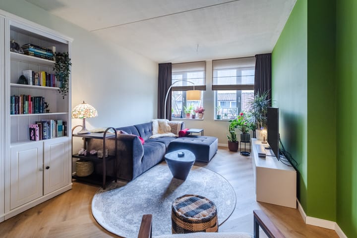 Photo 8 of Prins Bernhardstraat 1-H