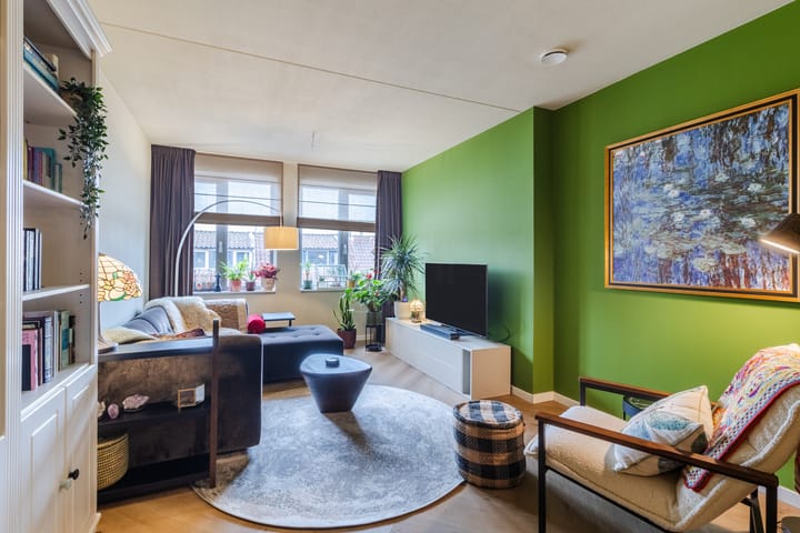 Photo 10 of Prins Bernhardstraat 1-H