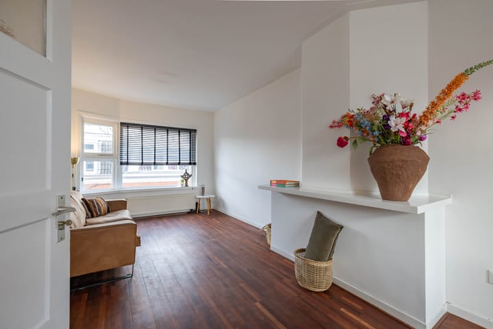 Photo 2 of Warmoesstraat 25-A