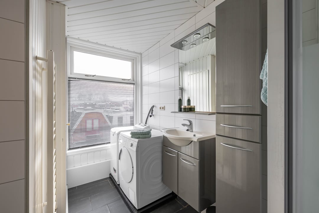 Photo 22 of Warmoesstraat 25-A