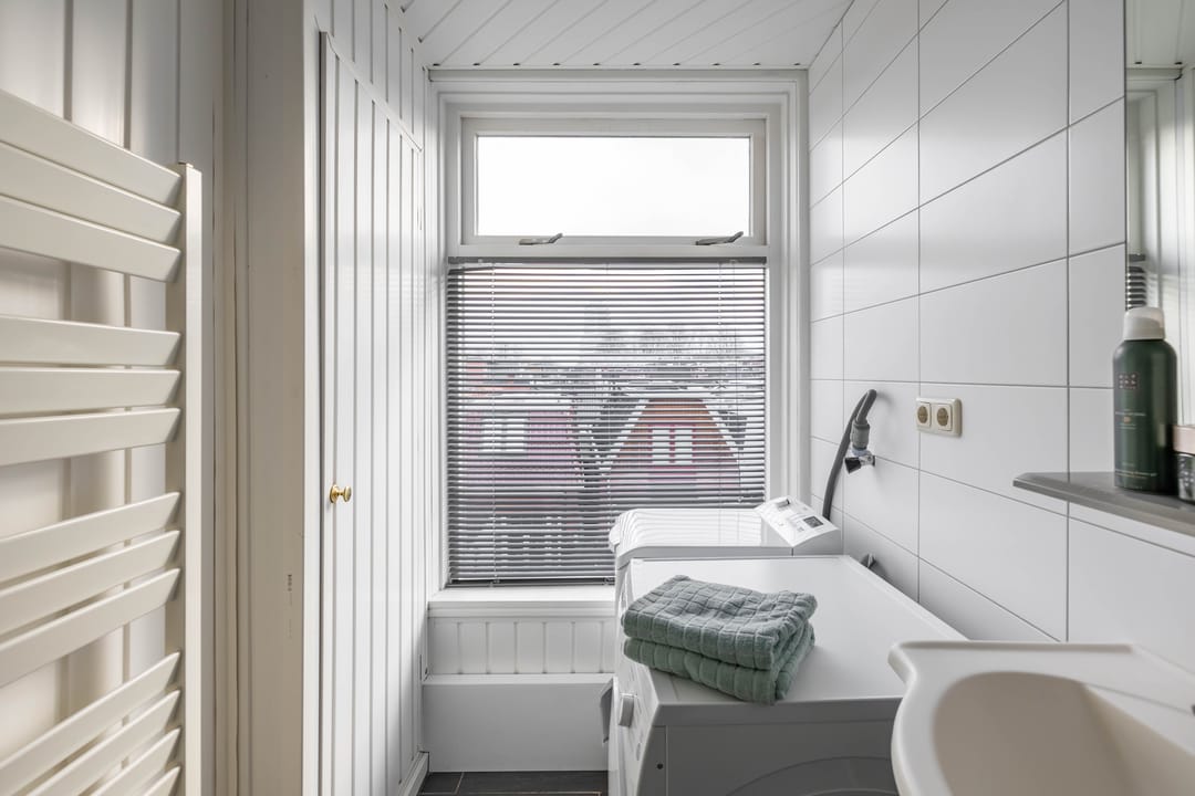 Photo 23 of Warmoesstraat 25-A