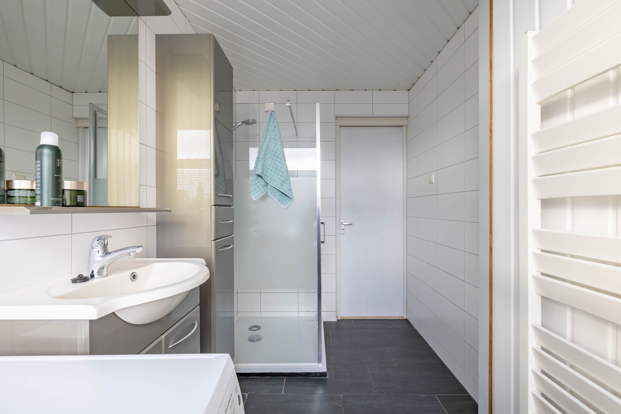 Photo 24 of Warmoesstraat 25-A