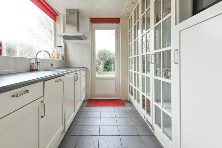 Foto 15 van Sportveldweg 64