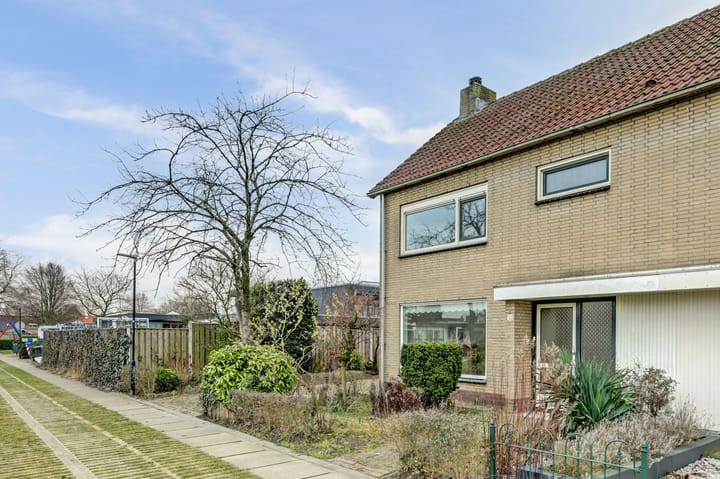 Photo 2 of Middenstraat 10