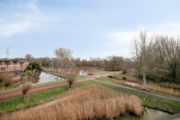 Foto 4 van Louvre 180