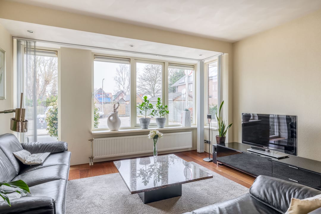 Photo 13 of Julianastraat 86