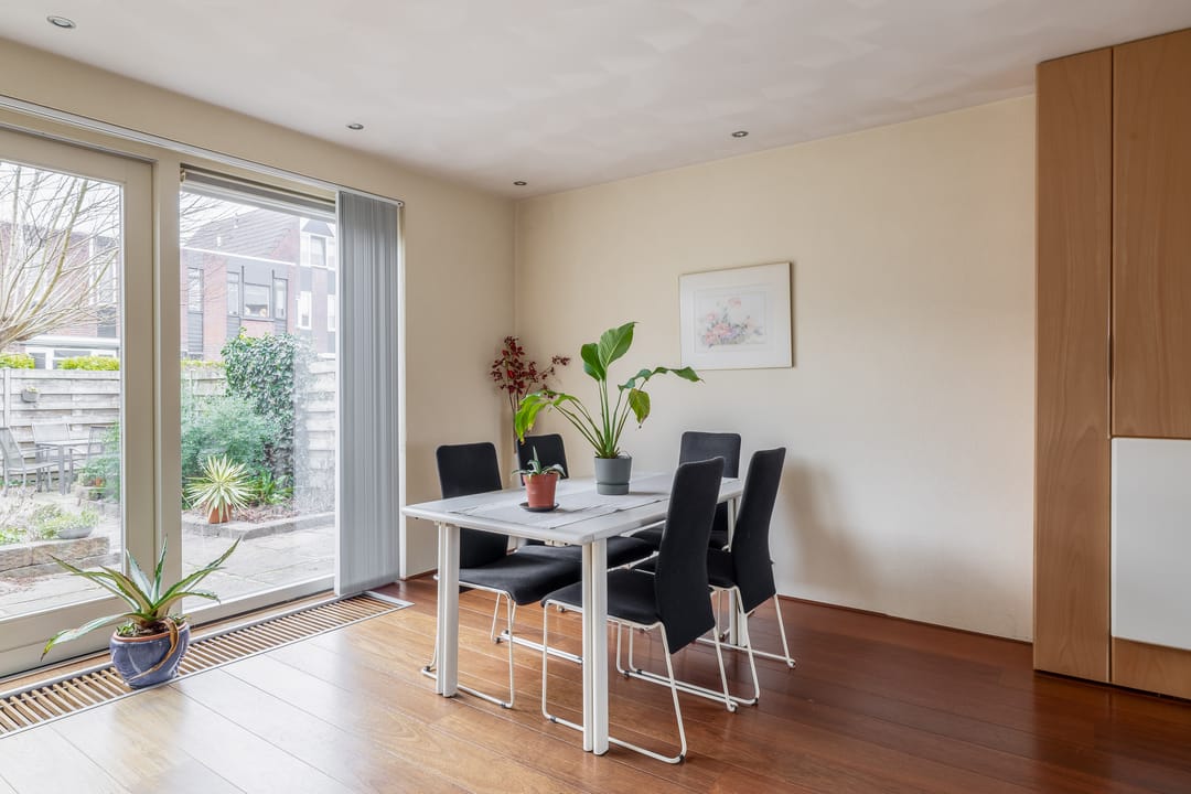 Photo 16 of Julianastraat 86