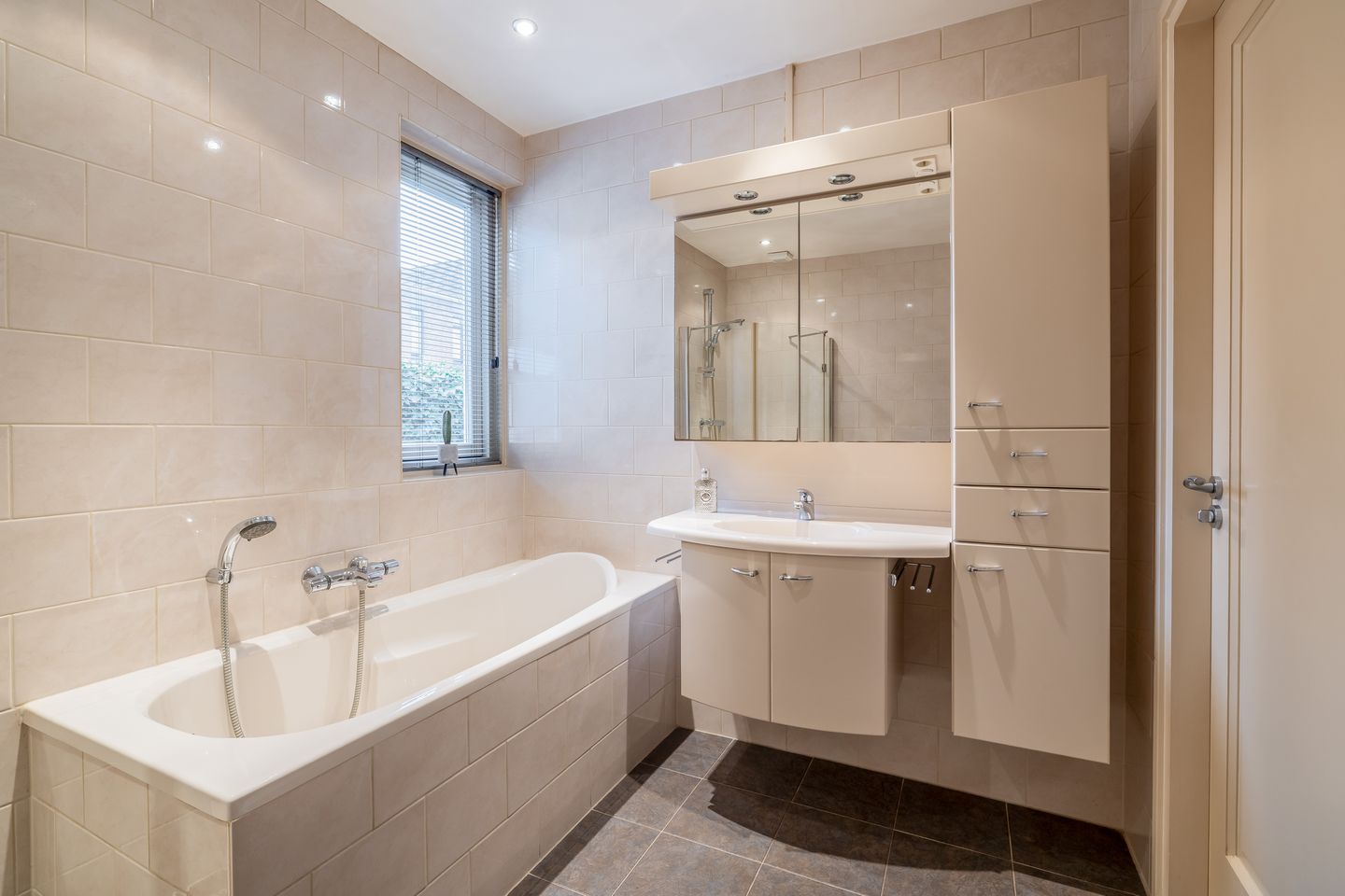 Photo 25 of Julianastraat 86